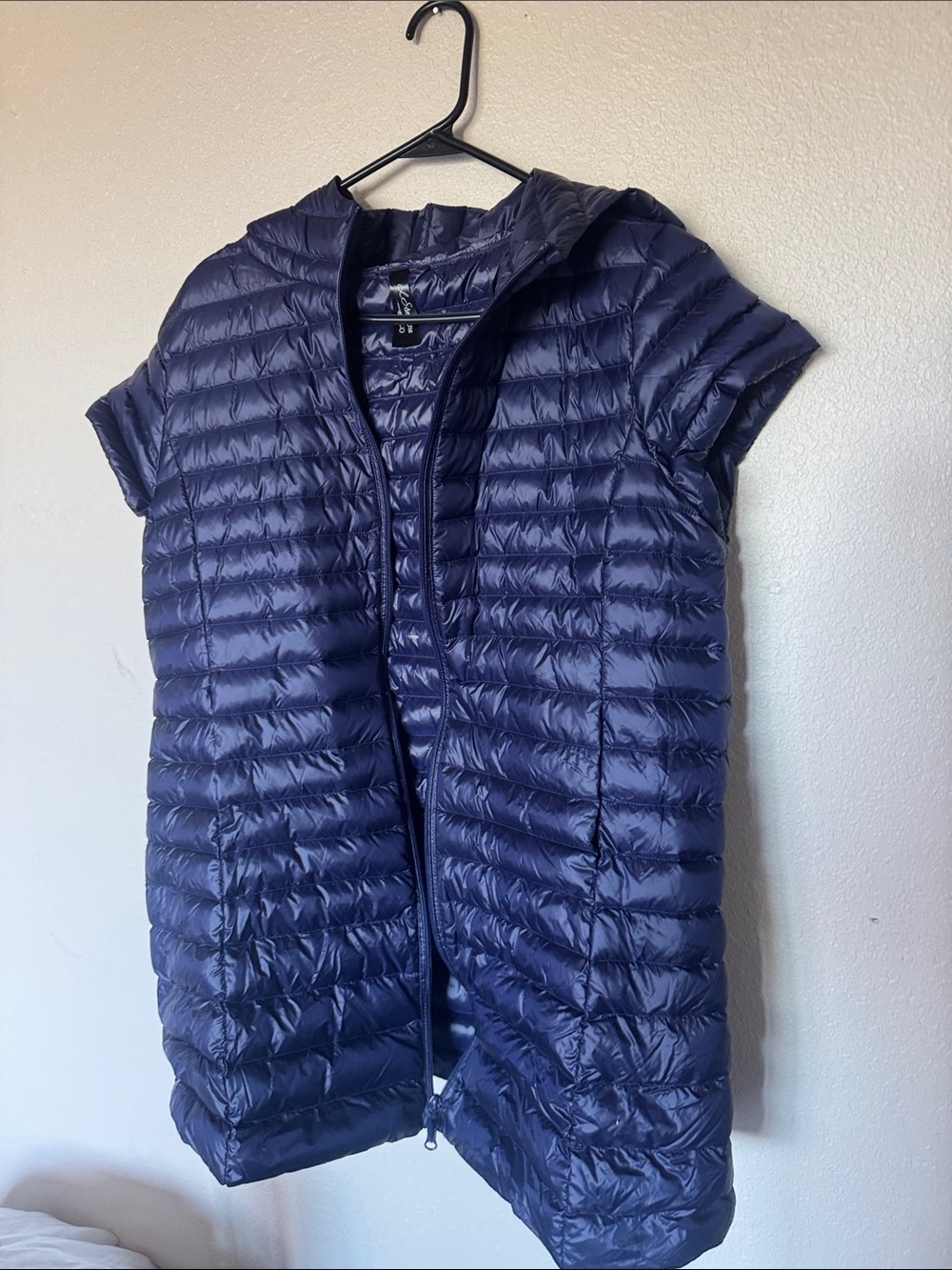 Short-Sleeve Navy Quilted Puffer Coat with Hood